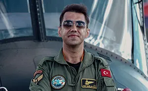 Captain Arrogance Interrupts Colleague’s Lunch With Rude Demand, It Backfires: “Not My Boss”