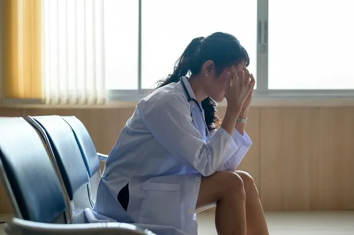 80 Medical Professionals Share The Diagnoses That Made Their Stomachs Drop