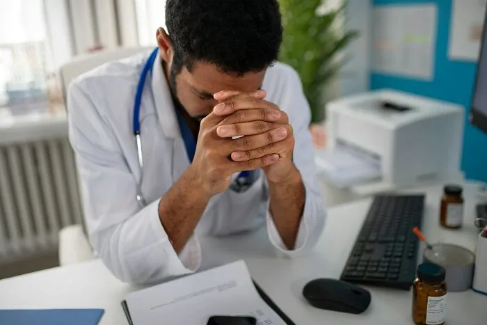 80 Medical Professionals Share The Diagnoses That Made Their Stomachs Drop