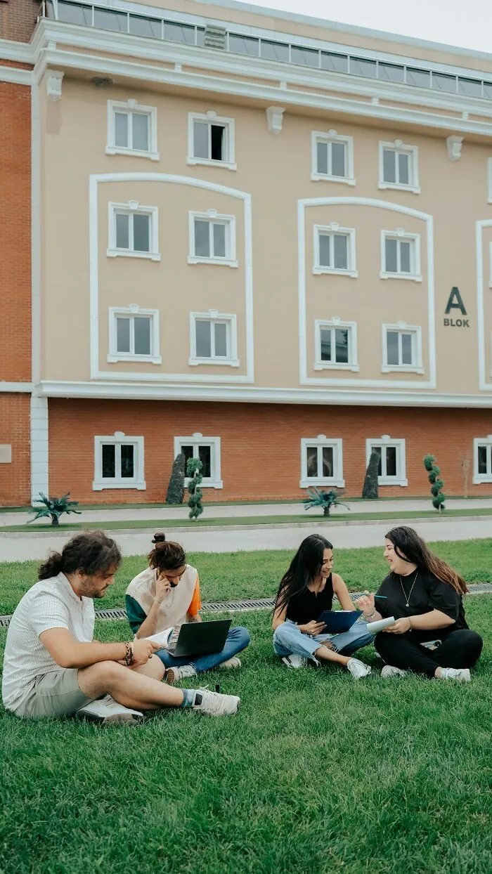 62 People Share The “Welcome To College” Moment That Hit Their Freshman Selves Like A Truck