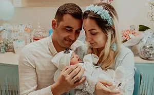From Surrogate Mothers To Fake Psychics – 11 Real-Life Stories For You To Judge