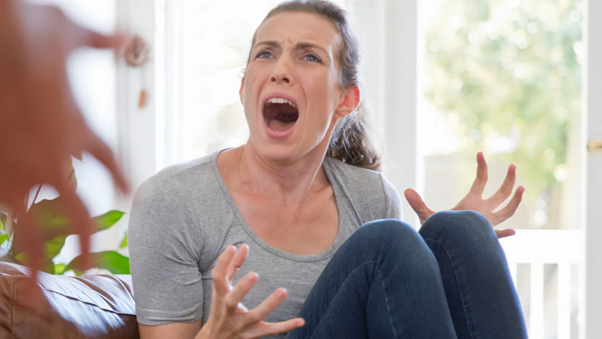 Woman Sees $2,800 Her Step-Kids Saved For Their Mom, Doesn't Realize It's Bait