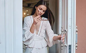 Sis Makes Bro’s Apartment Her Home Away From Home, He Makes Sure The Key Stops Working