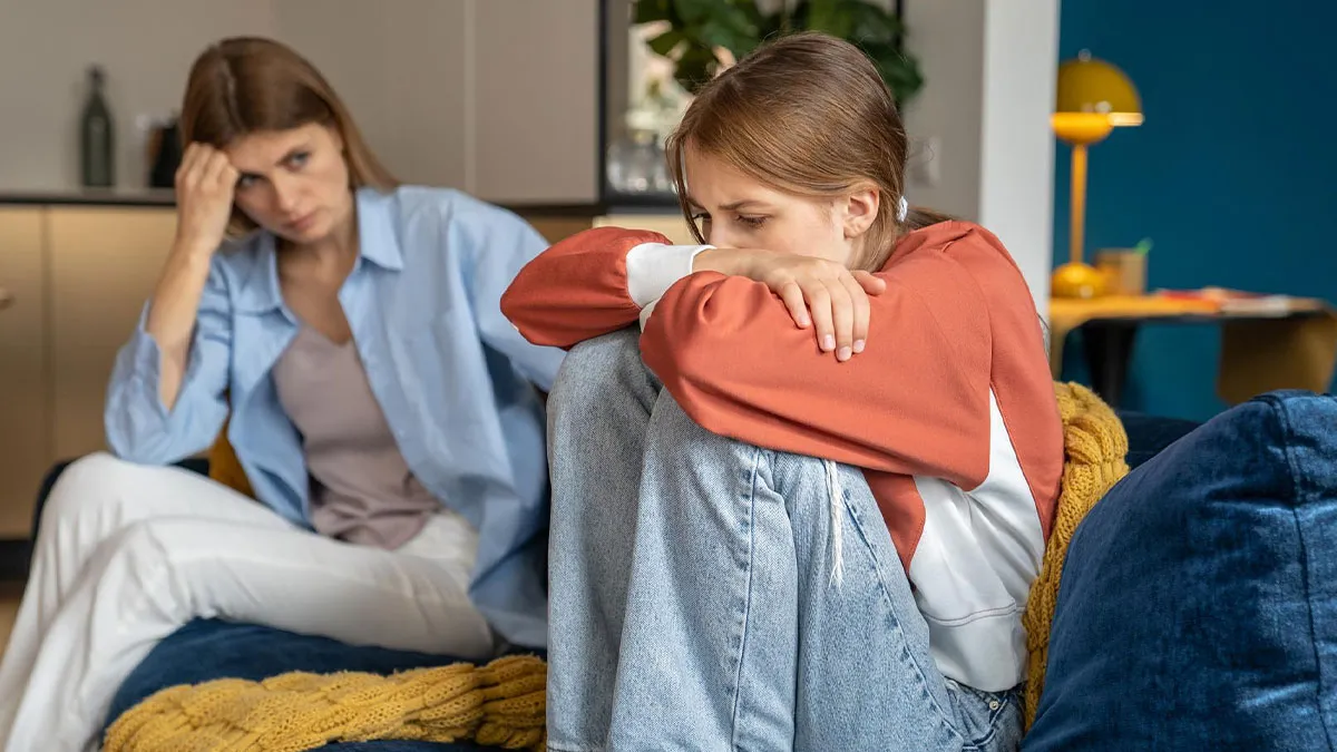 Teen Acts Fast To Not Let Stepmom Get Her Claws In Her Savings, Dad Takes It Personally
