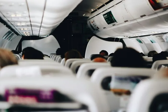 20 Padres prepotentes que recibieron una lección de humildad en pleno vuelo