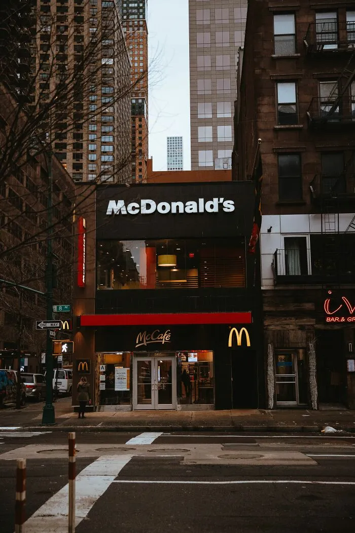 48 Culture Shocks That Had People Thinking “Wait, America Does WHAT?”