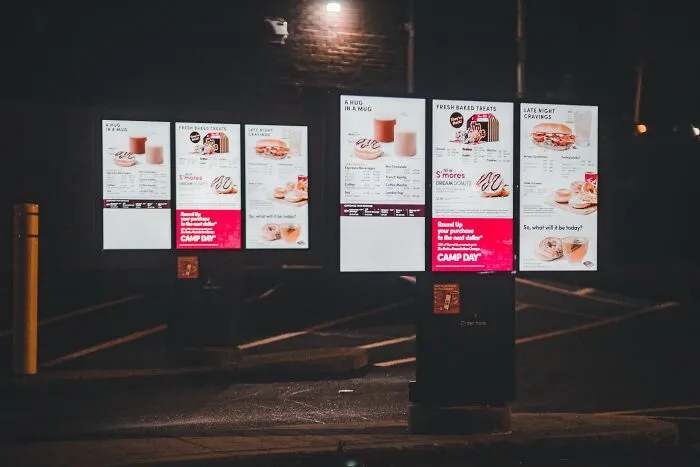 42 Awkward Situations And Wild Drive-Through Stories As Customers Don’t Know Employees Can Hear Them