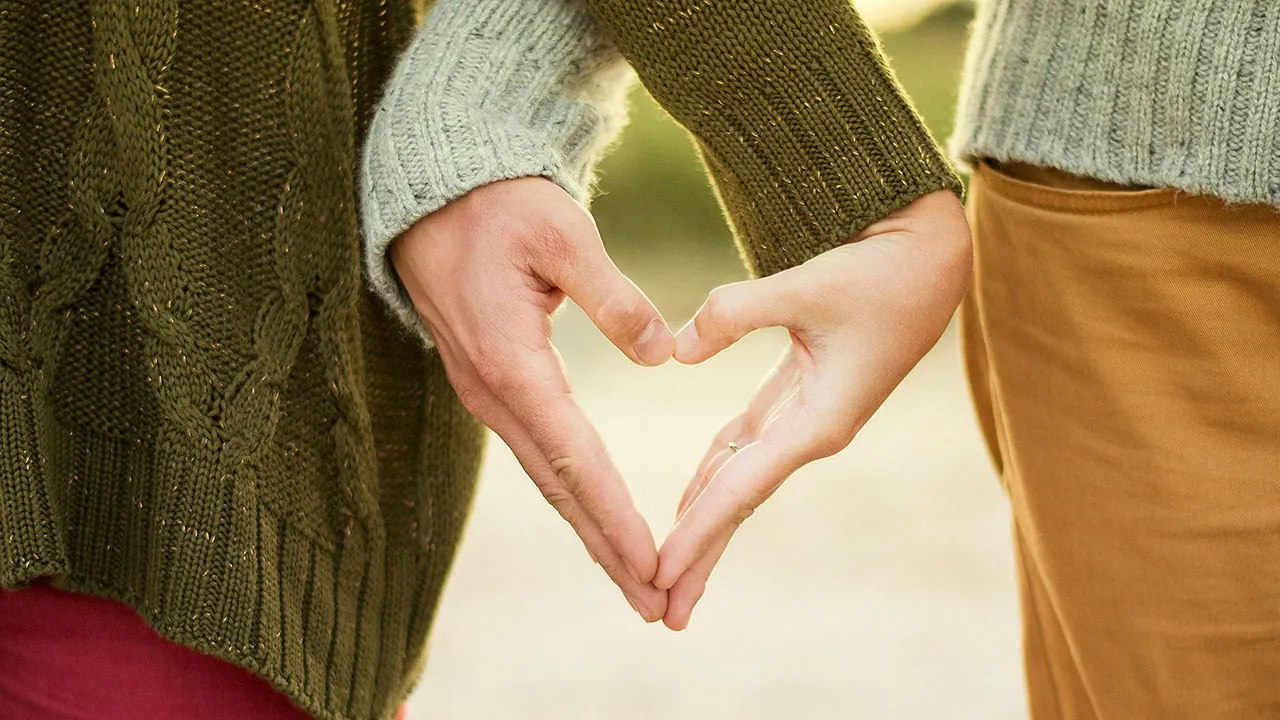 130+ Best Pick Up Lines to Copy-Paste Instantly (Tested And Smooth)