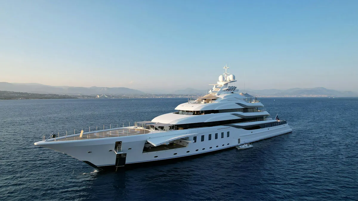 66 Crazy Stories About Working In “Rich People Environments,” As Told By The Employees Themselves