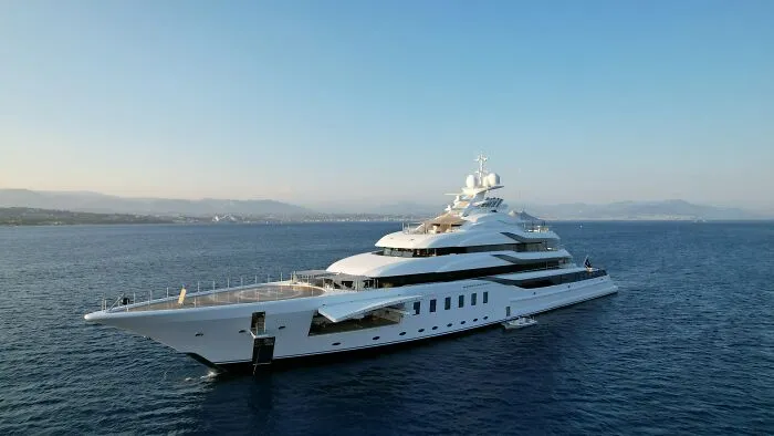 66 Crazy Stories About Working In “Rich People Environments,” As Told By The Employees Themselves