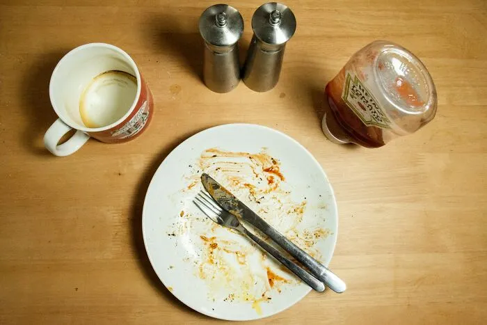 56 Disturbing Things People Spotted In Someone Else’s Home That They Were Not Supposed To See