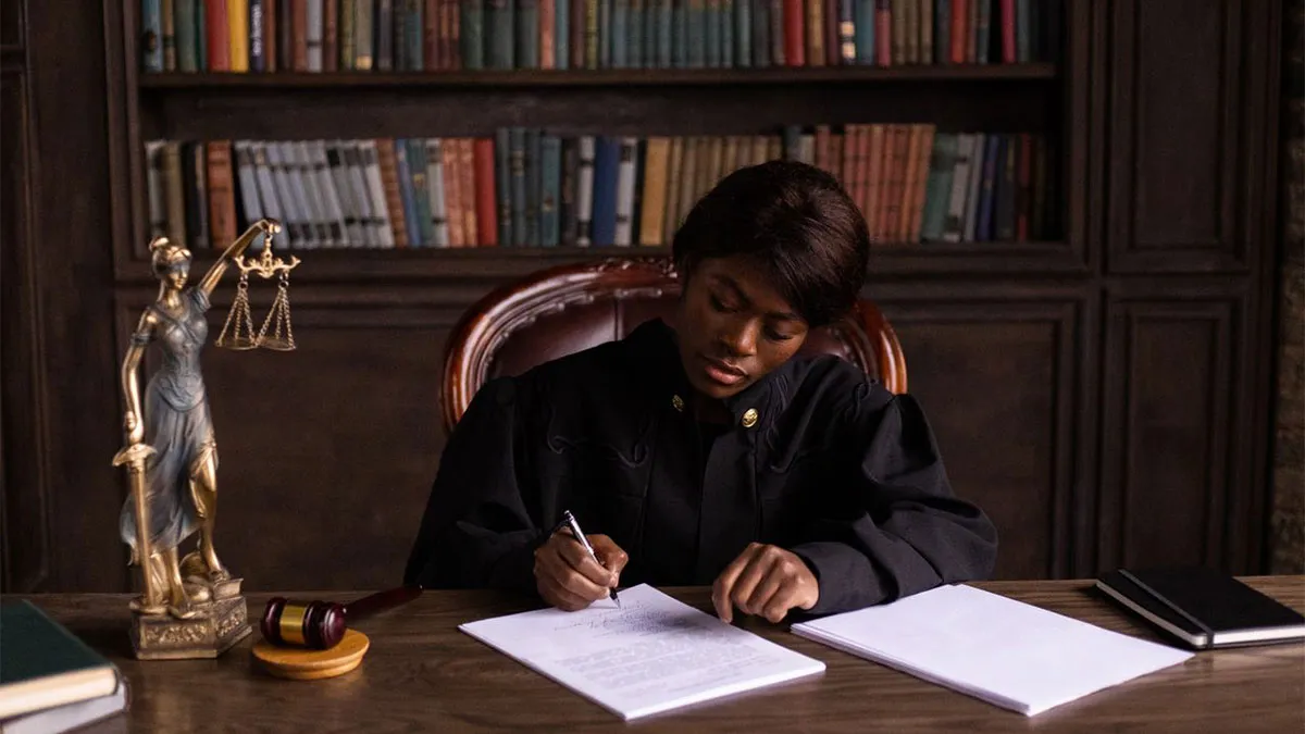 34 Absurd Courtroom Stories That Sound Like Complete Fiction But Are Completely Real
