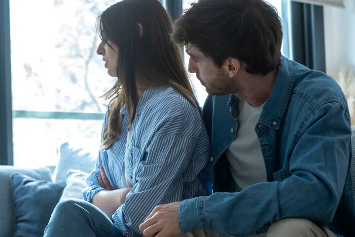 These 85 Red Flags Seemed Small At First, Until Women Realized They Should Have Walked Away