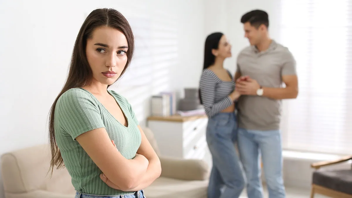 Woman Watches In Horror As Sis Kisses Her Fiancé, Who Turns Out To Be The Secret Guy She Dated In UK