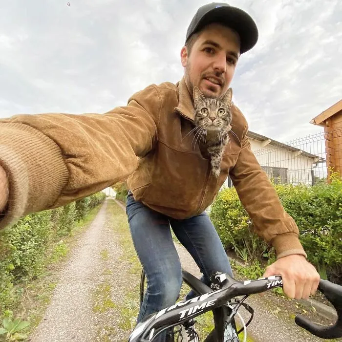 This Man Has All Kinds Of Crazy Adventures With His Cat (33 New Pics)