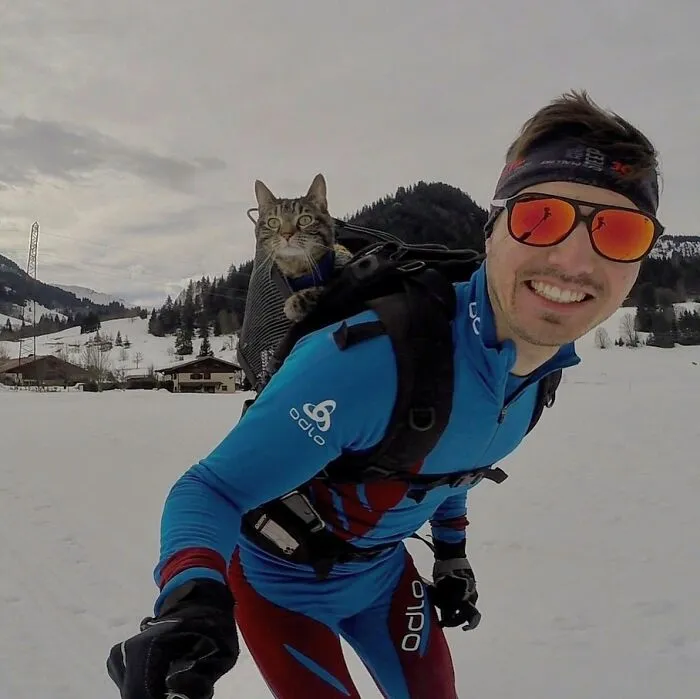 This Man Has All Kinds Of Crazy Adventures With His Cat (33 New Pics)