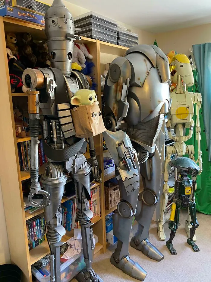 3D Printed Lifsized Star-Wars Droids