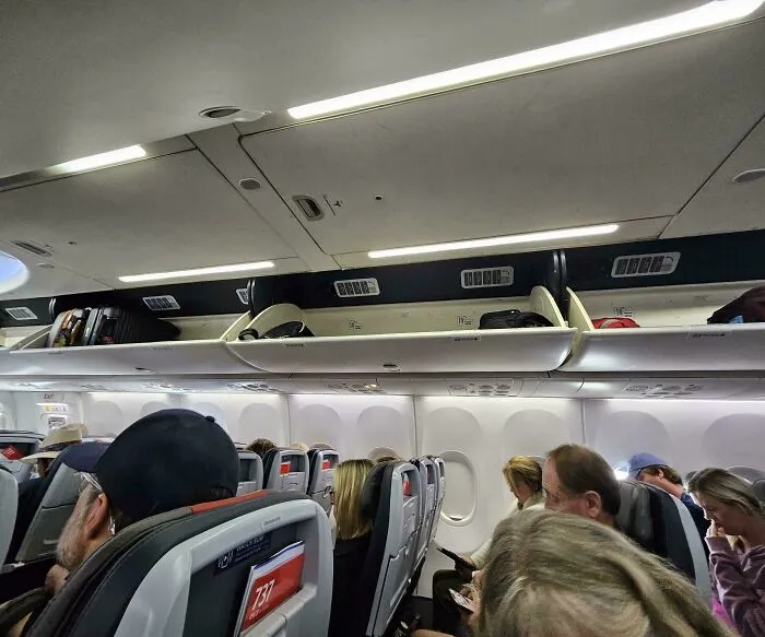 39 Unhinged Things Cabin Crew Had To Actually Deal With