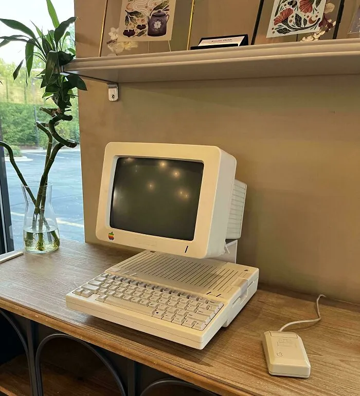 Apple II At My Local Coffee Shop!