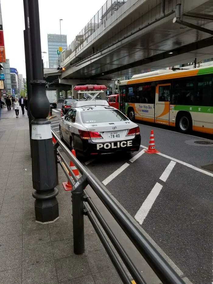 Japanese Police Cars Can Raise Their Blinking Lights To Be More Visible
