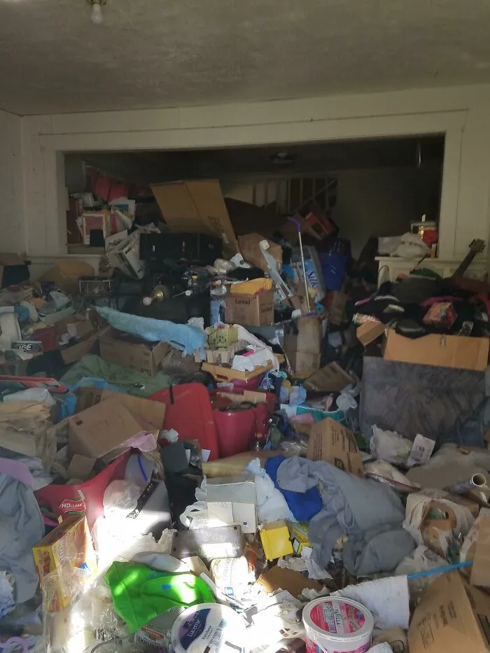 Our Hoarder Neighbors Got Evicted, This Is The View From The Front Door