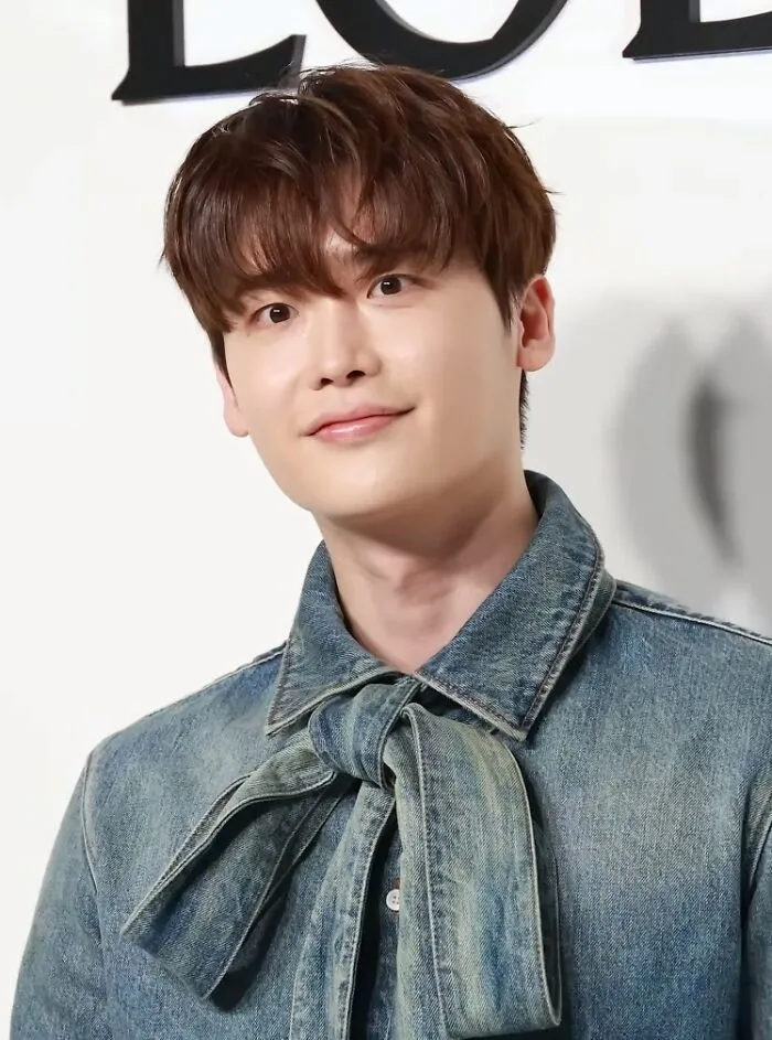 Actor and Model Lee Jong-Suk, 37
