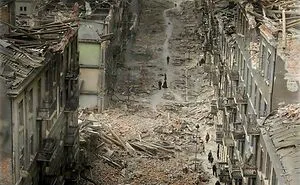 71 Photos Of Cities That Feel Less Like Homes And More Like Warnings (New Pics)