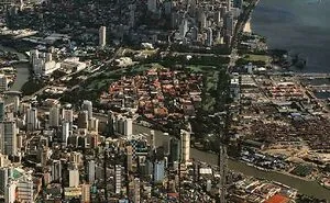 71 Photos Of Cities That Feel Less Like Homes And More Like Warnings (New Pics)