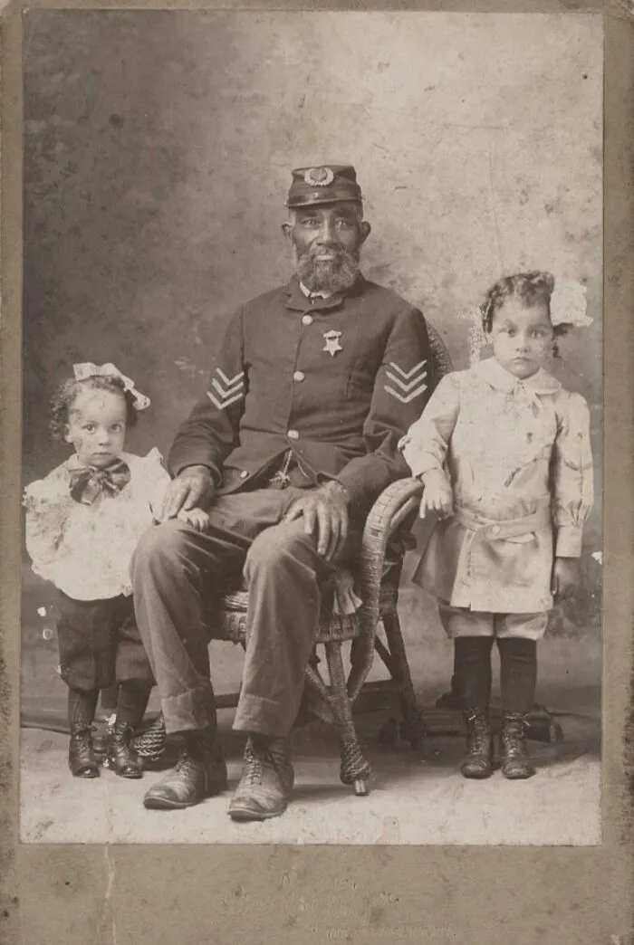 Civil War Veteran Poses With His Grandchildren, Circa 1880. Cabinet Card