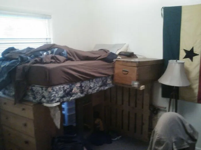 Your Horizontal Pallet Beds Are Plebeian Stuff Compared To My Pallet Loft And Hovering Bedside Table!