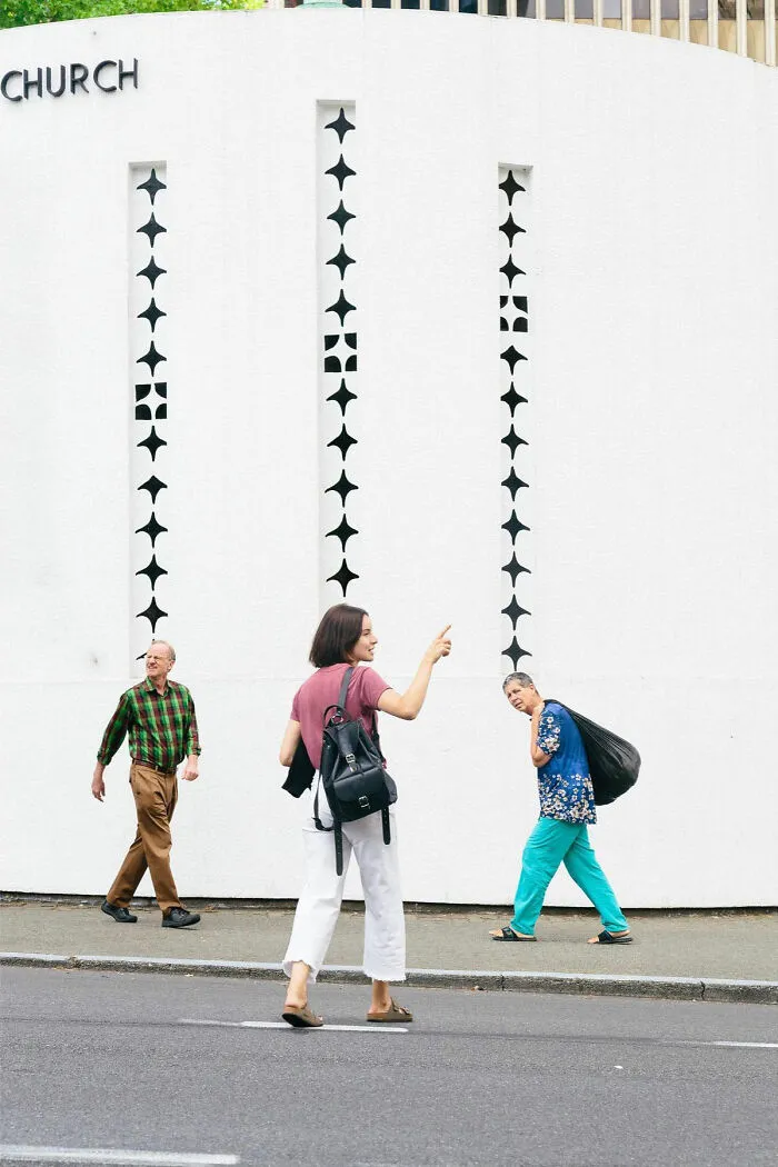 This Photographer Spots Visual Coincidences Most People Would Walk Right Past (61 Pics)