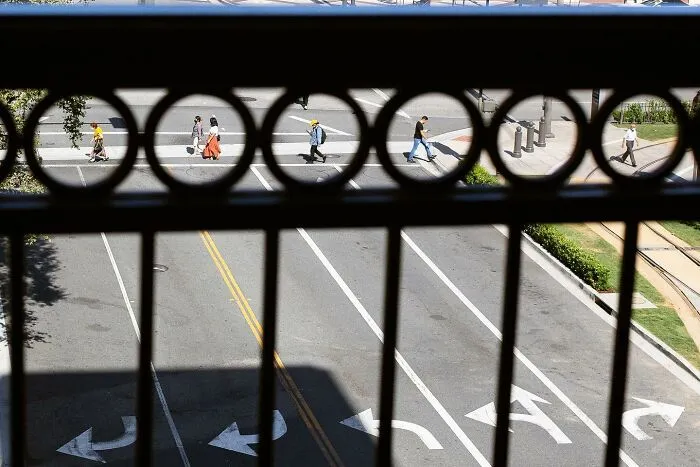 This Photographer Spots Visual Coincidences Most People Would Walk Right Past (61 Pics)