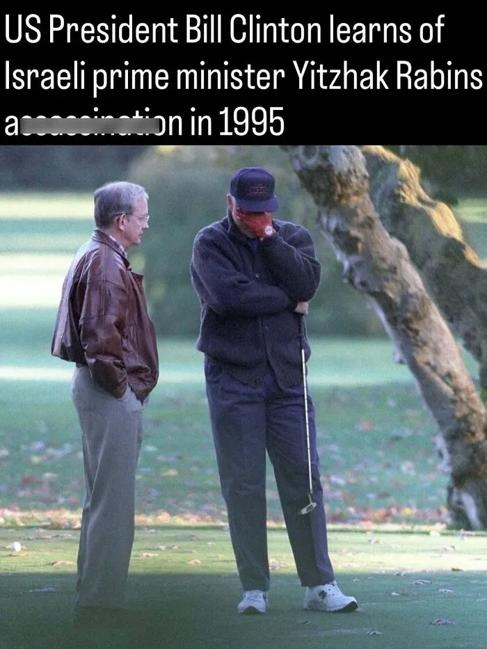 US President Bill Clinton in 1995, a remarkable photo showing the past in an emotional moment