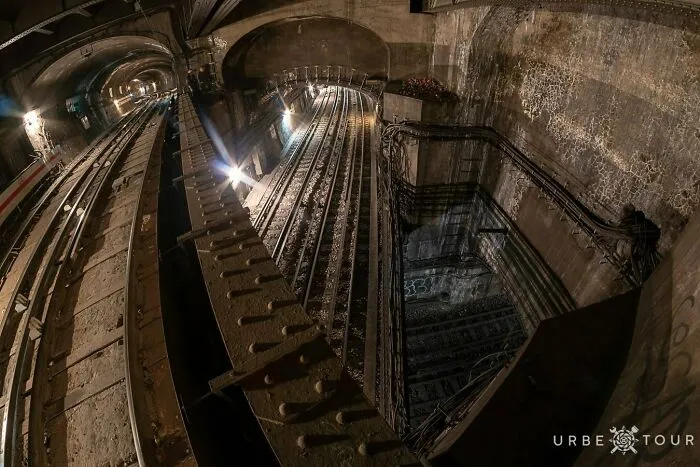 Three Undergound Metro Lines Crossing Eachother At The Place De L'opéra In Paris