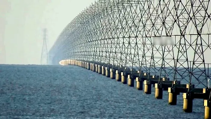 The Power Lines Over Lake Pontchartrain In Louisiana Illustrate Very Well That Earth Is Not Flat [1280x720]