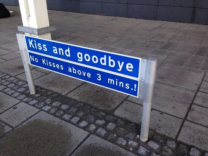 Hilarious street sign limiting kisses to no more than three minutes