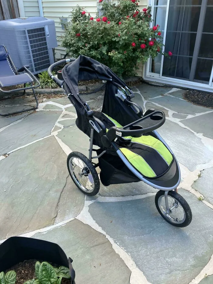 Green and black jogging stroller found from dumpster diving treasure hunt