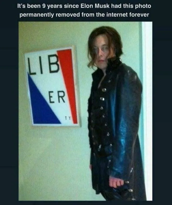 Moody, Dark And Smol Pp
