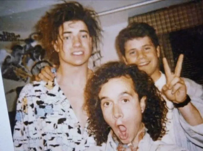 Brendan Fraser, Sean Astin, and Pauly Shore smiling together in a photo from the 90s.