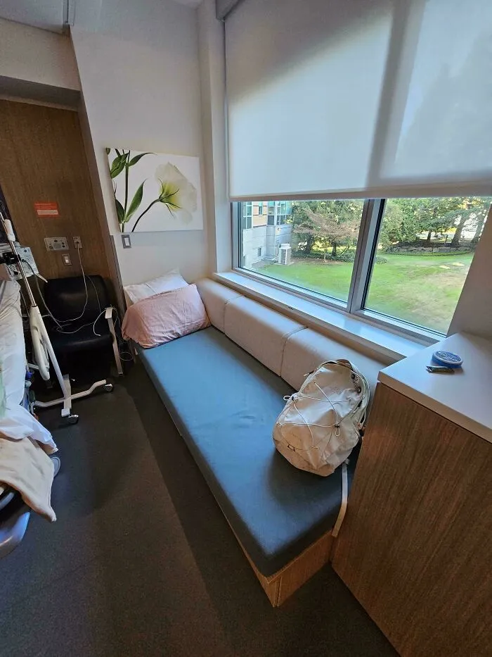 Hospital room sofa prepared for a dad, showing dedicated fatherhood