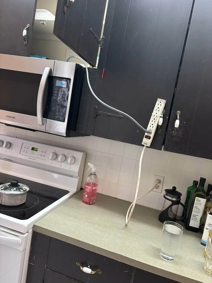 Landlord “Repairs” Microwave Using My Power Bar