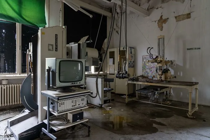 An abandoned hospital room with outdated machinery showing how medicine has changed.