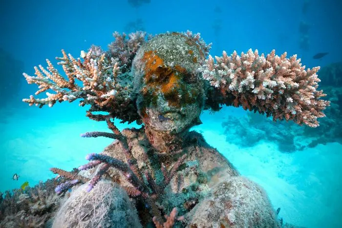 For 20 Years, This Artist Has Been Placing Stunning Sculptures Beneath The Ocean That Support Marine Life (20 New Pics)