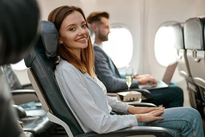 45 Plane Seatmates That Made People’s Flights Memorable For All The Wrong Reasons