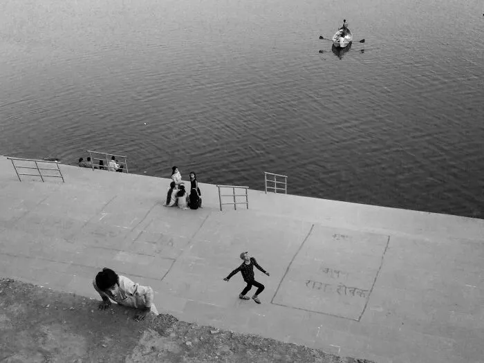 Unfiltered Moments Of Life Captured At Just The Right Moment By This Street Photographer  (66 Pics)