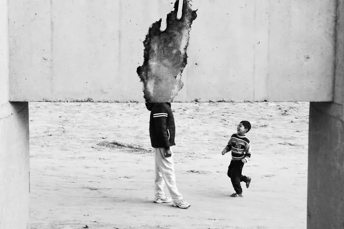 Unfiltered Moments Of Life Captured At Just The Right Moment By This Street Photographer  (66 Pics)
