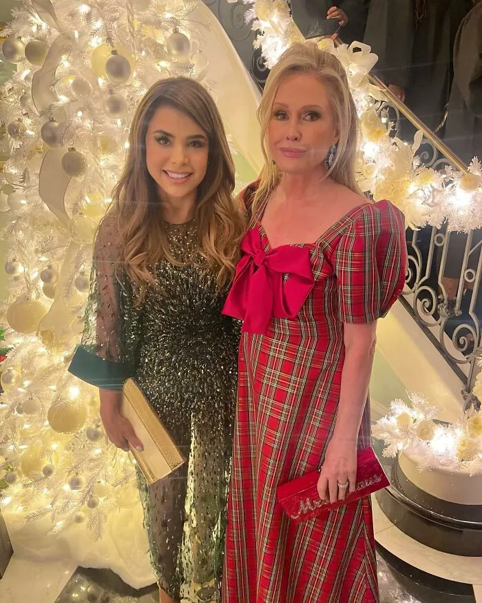 Paula Abdul Facetuning Herself Into A 12 Year Old. At Least Try To Make It Believable!
