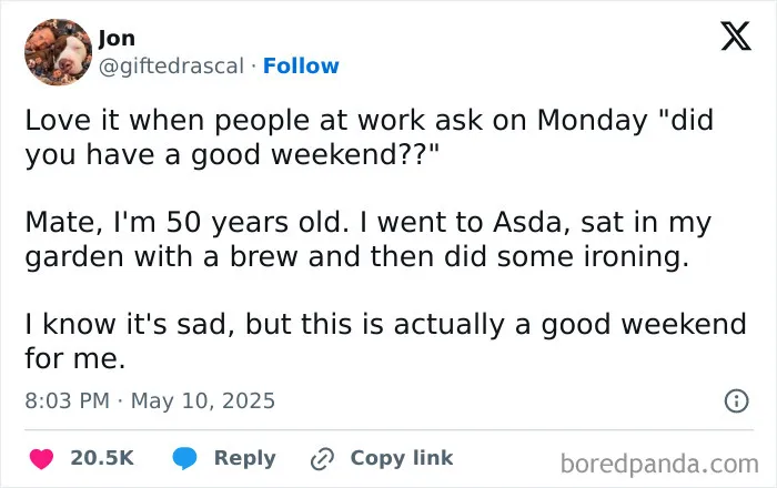 A British tweet about a mundane but good weekend, exemplifying British humor.