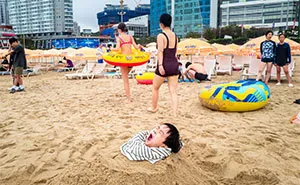 100 Street Photos That Caught Ordinary Moments At Just The Right Time