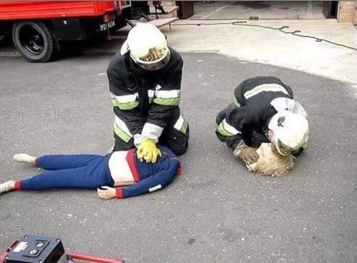 89 Photos That Make You Desperately Want To Know What Happened Five Minutes Earlier